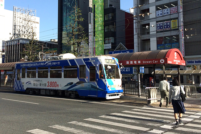 岡山駅から繁華街、後楽園などの観光地をつなぐ路面電車・岡山電気軌道。100～140円区間とお気軽です