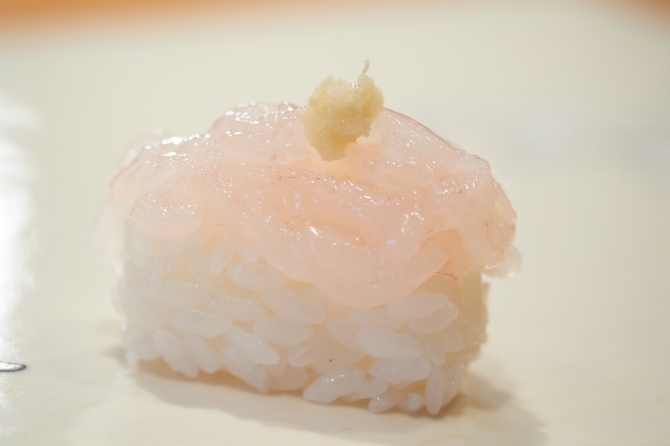 富山を代表する食材の一つ、白エビ。4月に解禁になり、9月には紅ズワイの解禁とともに禁漁となる